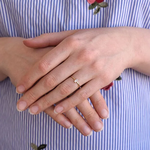 Eppi Eppi Minimalistischer Goldring mit Baguette Saphir Avice, Gelb, – Produktbild 4 von 4
