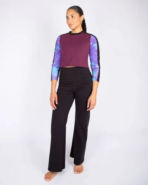 ÆVRIL ÆVRIL Damen Yogashirt // Avril Print, Schwarz, Aubergine // Bio-Baumwolle – Produktbild 1 von 3
