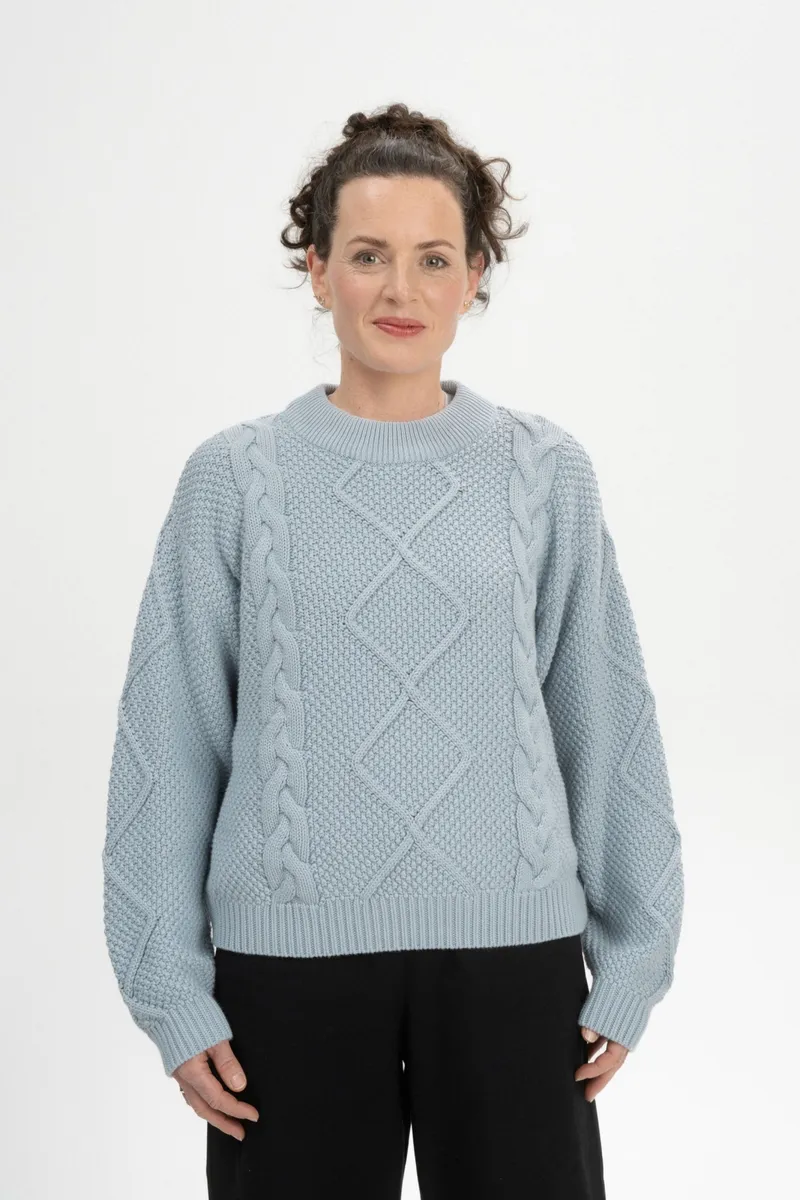 MELA MELA Damen vegan Strickpullover Cable Samaira Cloudy Blue, Hellblau, – Produktbild 2 von 2