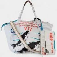 REFISHED fair fashion REFISHED fair fashion Tasche 'SOULMATE ZIP' Limitierte Edition! - upcycelte Fischfuttersäcke, #fish weiß - uni-dunkelblau, – Produktbild 2 von 2