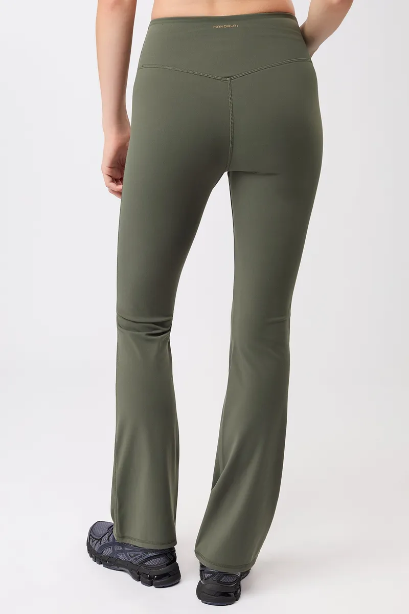 mandala MANDALA Damen vegan Sporthose Flared Leaf, Grün, – Produktbild 2 von 2