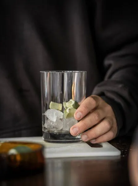 MaBe MaBe Longdrinkglas oder auch für Latte Macchiato Upcycling aus der Whisky Flasche – Produktbild 3 von 4