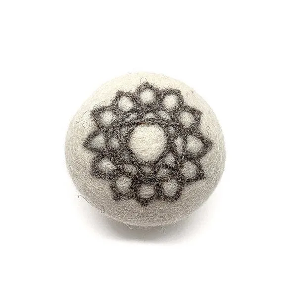 Wooliie Wooliie Handgefertigte Chakra-Bälle aus 100 % naturbelassener Schurwolle – 7 Designs – Produktbild 1 von 5