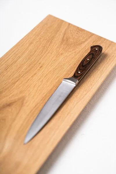 kleiderleiter_de kleiderleiter_de Schneidebrett HANA, Küchenbrett mit Schweizer Kante aus massiver Eiche, Brown, – Produktbild 1 von 8