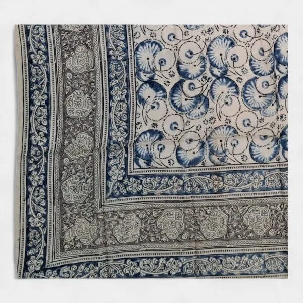 Der Lindwurm Der Lindwurm Kalamkari- Tuch (110x110 cm), Handdruck mit Pflanzenfarben, Blau/creme, – Produktbild 2 von 2
