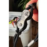 ARTHURKOPF ARTHURKOPF Armband aus Fahrradkettenglied und Paracord, Schwarz, – Produktbild 2 von 5