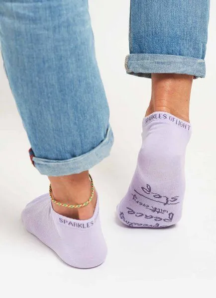 SPARKLES OF LIGHT SPARKLES OF LIGHT SPREADING PEACE Unisex Sneakersocken aus Biobaumwolle, Violett, – Produktbild 1 von 2