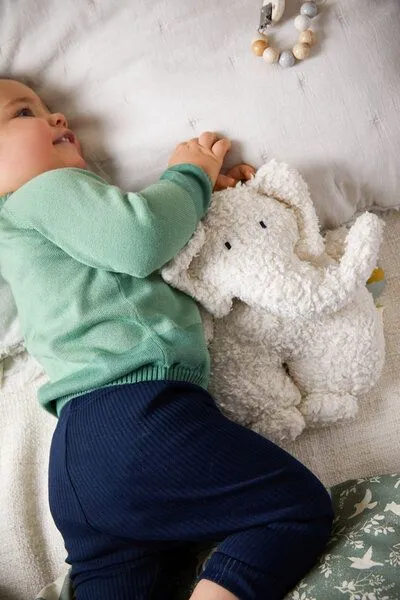 Efie Efie Kuscheltier Elefant M – Produktbild 4 von 4