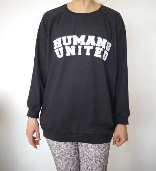 Lena Schokolade Lena Schokolade HUMANS UNITED Sweater aus Bio-Baumwolle, Anthrazit-schwarz, – Produktbild 1 von 1