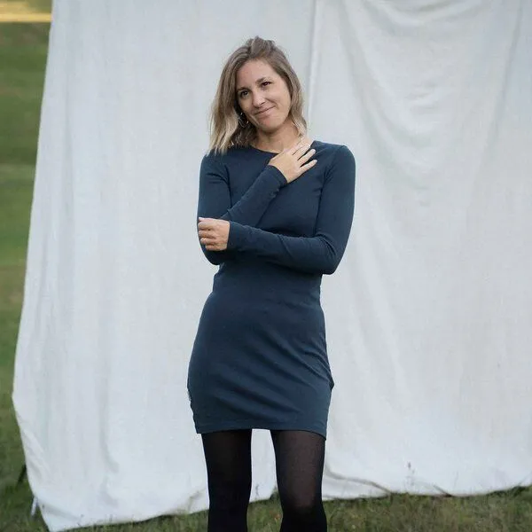 Vresh Clothing Vresh Clothing Vlora - Langarmkleid aus Biobaumwolle, Blueberry, – Produktbild 1 von 3