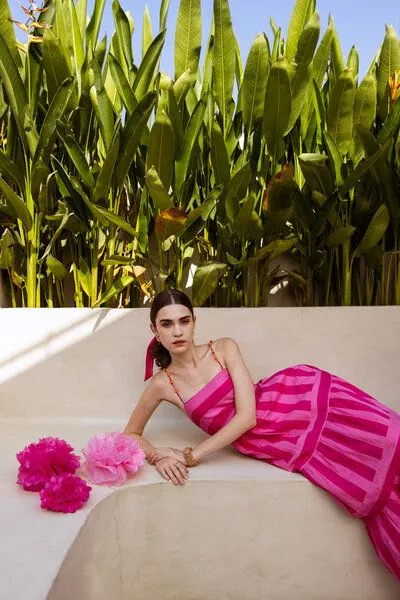 Haus of Namaste Haus of Namaste Midikleid 'Gulaal' aus Bio-Baumwolle – Rosa handbedruckt, gefüttert & mit Taschen – Produktbild 3 von 4