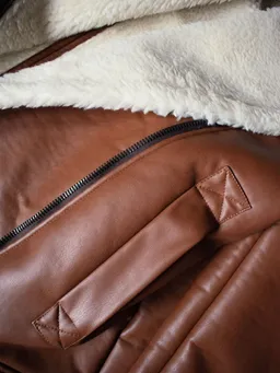 Will's Vegan Store Will's Vegan Store Damen vegan Recycelte Vegan Shearling Aviator Jacke Für Frauen In Oversized Braunes Vegan Leder – Produktbild 1 von 1
