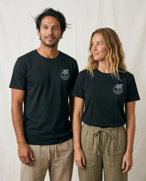 vis wear vis wear Schildkröte zwischen Ozean und Wellen - Organic Shirt, Weiß, – Produktbild 3 von 4