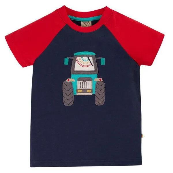 Frugi Frugi T-Shirt Traktor in blau-rot Rafe Raglan T-Shirt – Produktbild 1 von 1
