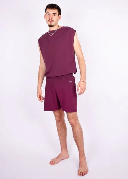 ÆVRIL ÆVRIL Unisex Kurze Shorts // Aubergine Red // Bio-Baumwolle – Produktbild 2 von 4
