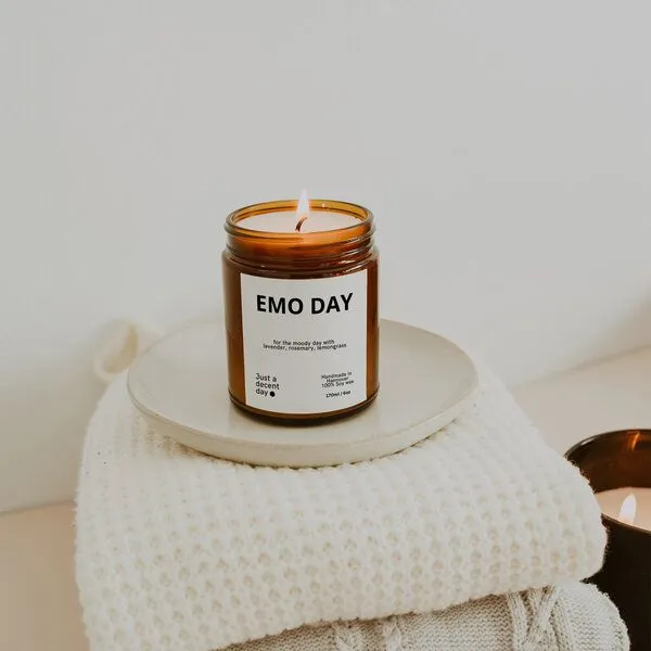 Just a decent day Just a decent day EMO DAY - Duftkerze - Handmade - Sojawachs – Produktbild 1 von 4