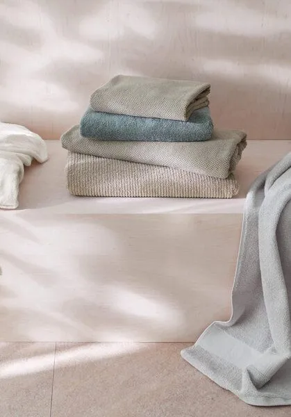 hessnatur hessnatur Frottier Handtuch Rippstruktur aus reiner Bio-Baumwolle, Beige, – Produktbild 1 von 4