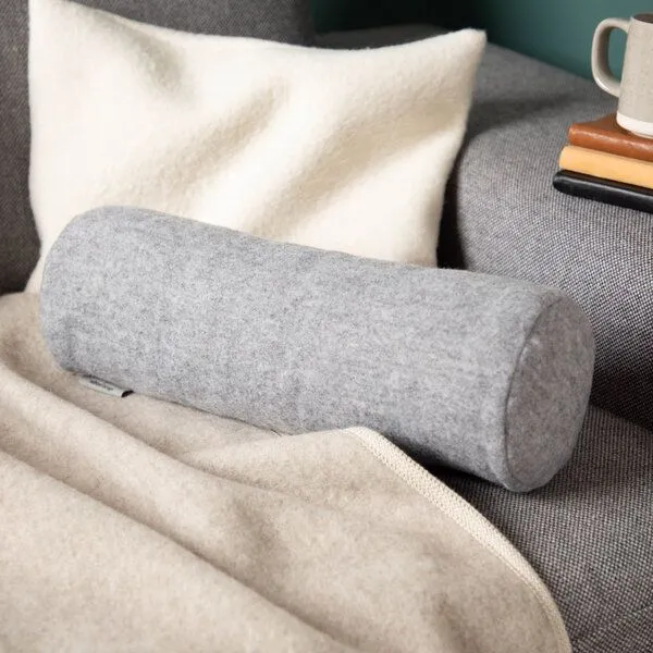 nahtur-design nahtur-design Nackenrolle aus Flauschloden mit Naturfüllung, Grau, – Produktbild 1 von 5