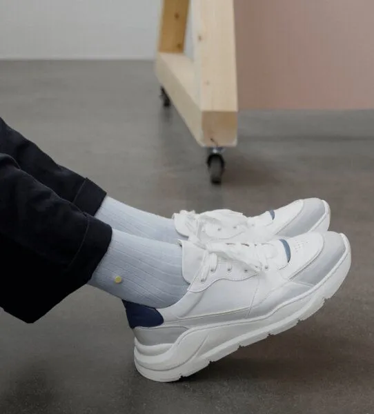 wysf. | what you stand for. wysf. | what you stand for. Socken, Rippenstrick mit Knopf, Bio-Baumwoll-Mix, Blau (hellblau), – Produktbild 2 von 4