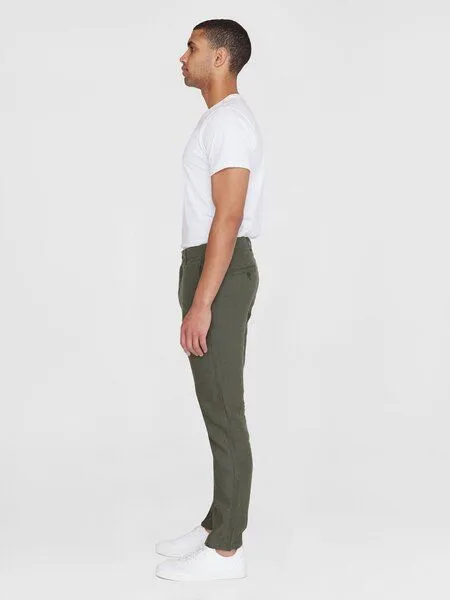 KnowledgeCotton Apparel KnowledgeCotton Apparel Chinohose CHUCK aus Bio-Leinen, Grün (burned olive), – Produktbild 2 von 4