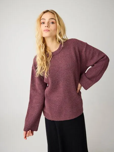 KnowledgeCotton Apparel KnowledgeCotton Apparel Soufflé Strickpullover mit Rundhalsausschnitt - Relaxed Fit - aus recyceltem Polyester, Rot-burgundy, – Produktbild 1 von 4