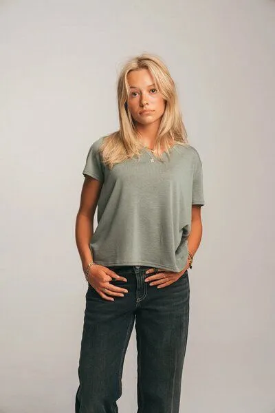 Kopyto Kopyto LEGWAN RWS – Damen-T-Shirt mit V-Ausschnitt und kurzen Ärmeln aus Merinowolle, Nebelpetrol (grün), – Produktbild 3 von 3