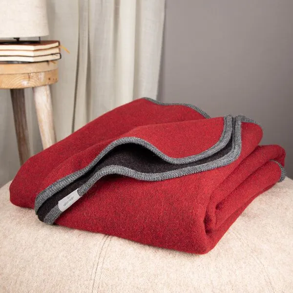 nahtur-design nahtur-design Lodendecke | Warme Wolldecke | Kuscheldecke aus 100% Schurwolle, Rot/schwarz (rot), – Produktbild 3 von 4