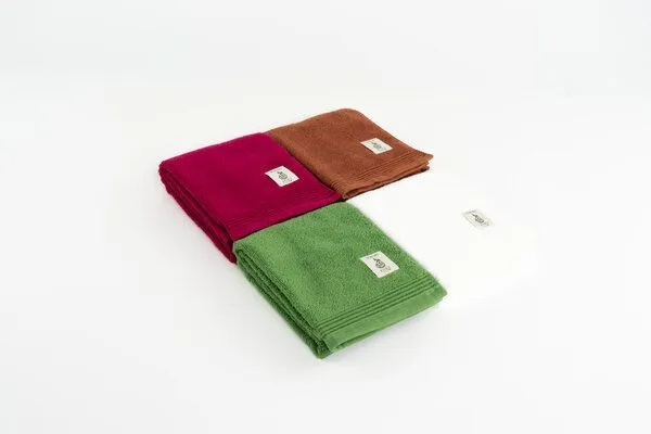thies thies 1856 ® veganes Handtuch aus japanischer Biobaumwolle gefärbt mit recycelter Rotwein Maische, Bordeaux, – Produktbild 4 von 4