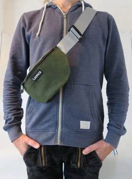 Leonca Leonca Upcycling Hip Bag aus Seesackleinen in 3 Größen, Oliv, – Produktbild 1 von 4
