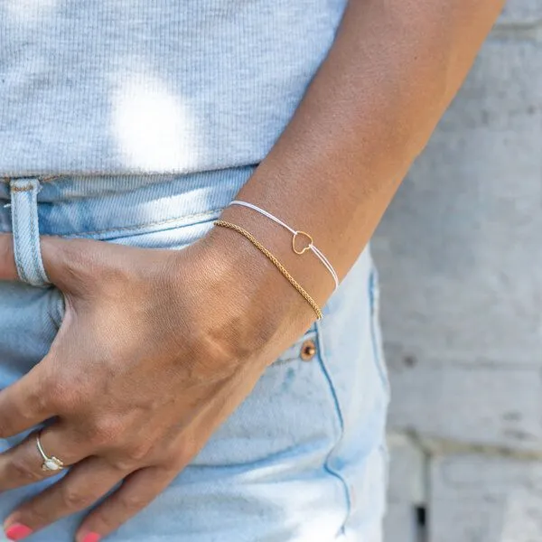 juni juni Armband Set schwarz oder weiß - Herzarmband mit Goldarmband - hergestellt in Deutschland aus recyceltem Gold und Silber, Weiss, – Produktbild 3 von 4