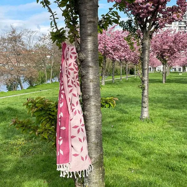 Yolunda Yolunda Hamamtuch, Strandtuch Defne Bio-Baumwolle in 16 Farben, Beere, – Produktbild 3 von 4