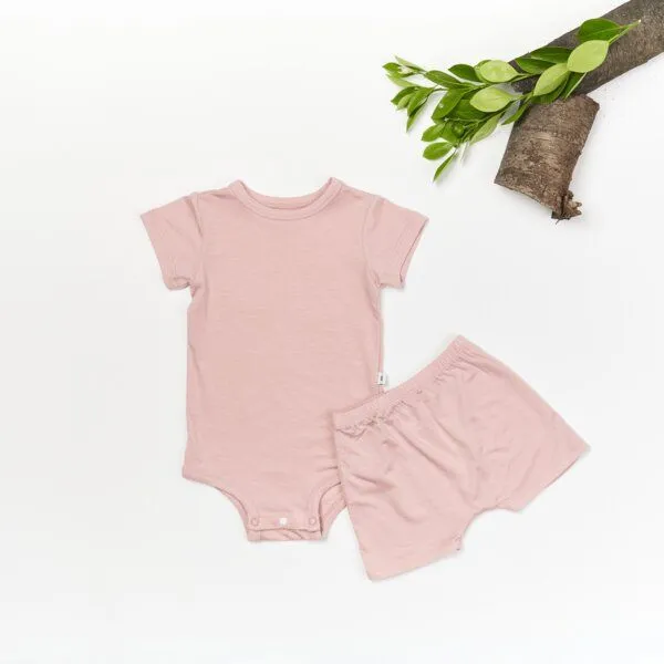 tetoi-vienna tetoi-vienna TENCEL kurzarm Body und kurze Hose Baby Set "Waldbad", Rosa, – Produktbild 1 von 4