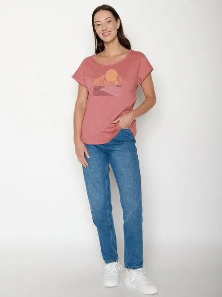 GreenBomb GREENBOMB Mountain Scenery Cool - Lässiges T-Shirt aus Bio-Baumwolle / hochwertiger Print / GOTS / Fair & Vegan, Rosa (dark rose), – Produktbild 3 von 4