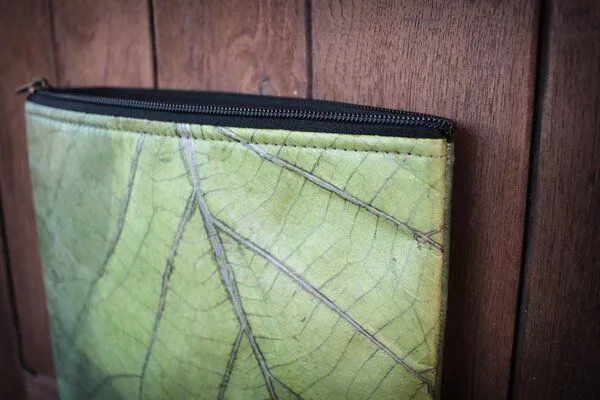 BY COPALA BY COPALA 15–16 Zoll Laptoptasche aus Teak-Blattleder in grün – Produktbild 5 von 8
