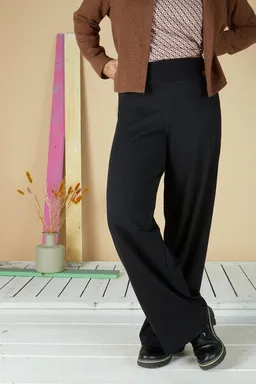 La Gitana La Gitana Stylische Hose „Cloe“ aus Bio Baumjersey Interlock , Passform: elegant und lässig in weitem Marlene Stil – Produktbild 1 von 1