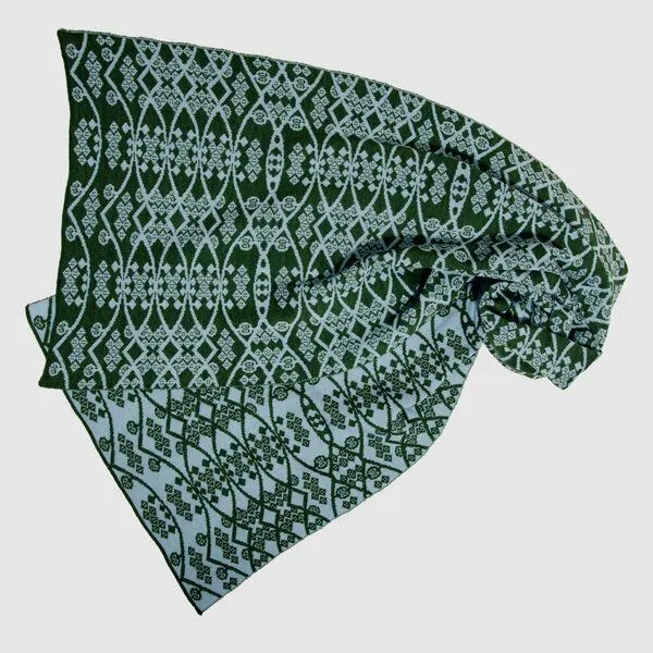 LANARTO slow fashion LANARTO slow fashion Schal Muster 'Fusion' zweifarbig gestrickt aus mulesingfreier Merinowolle, Grün, – Produktbild 1 von 3