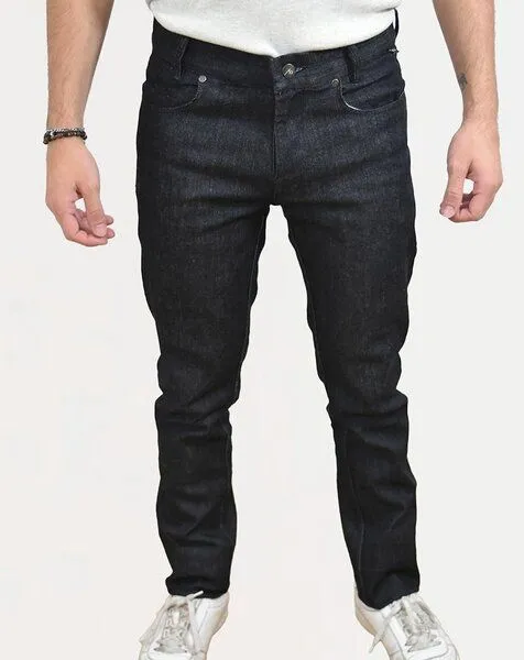 Aatise Aatise Straight fid mid-raise Jeans schwarz aus Bio-upgecycelter Baumwolle, Schwarz, – Produktbild 1 von 4