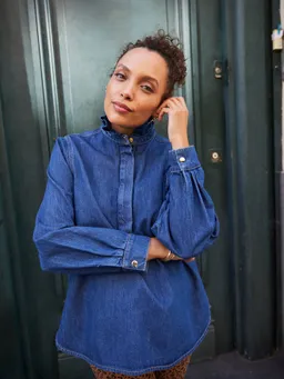 Envie De Fraise Umstands-Jeansbluse mit Volant-Stehkragen Mama-Tochter-Capsule – Produktbild 1 von 1