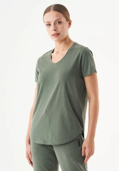 ORGANICATION ORGANICATION ESSENTIALS-TUBA- Basic T-Shirt aus Bio-Baumwolle mit V-Ausschnitt, Olive, – Produktbild 3 von 4
