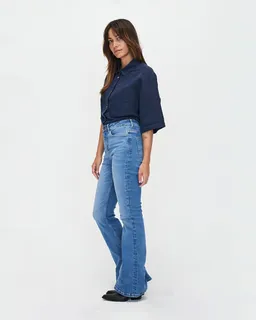 Kuyichi Kuyichi Damen vegan Jeans Flare Lisette Timed Out Blau – Produktbild 1 von 1