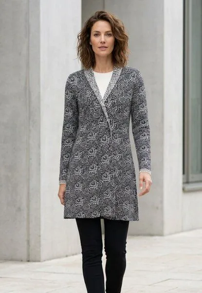 LANA Organic LANA Organic knielange Strickjacke - Jaquardmuster für Damen, Modell Jolina lang, Luana schwarz - ecru, – Produktbild 1 von 4