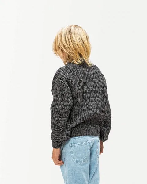MATONA Matona Klassischer Cardigan mit V-Ausschnitt für Kinder / V-Neck Cardigan, Graphite, – Produktbild 2 von 4