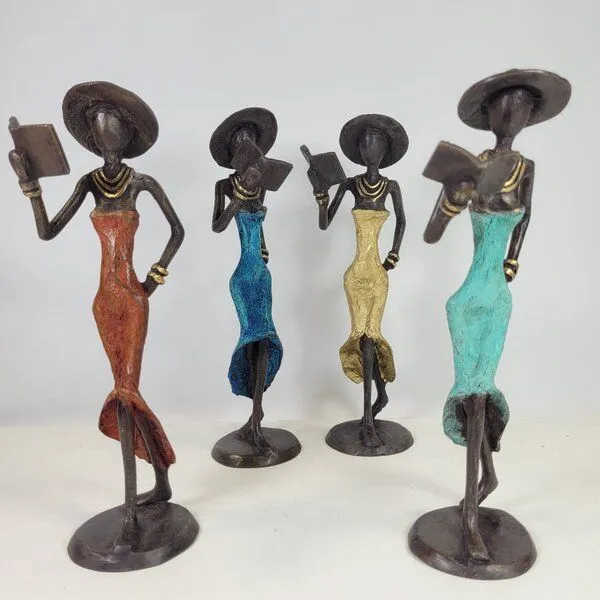Moogoo Creative Africa Moogoo Creative Africa Bronze-Skulptur "Femme avec livre et chapeau" by Soré | verschiedene Größen und Farben, Türkis, – Produktbild 3 von 4