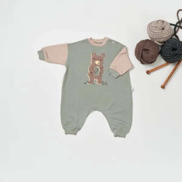 tetoi-vienna tetoi-vienna TENCEL Babyoverall "Alpenflausch Bär" kuscheliger Strampler, Mint, – Produktbild 1 von 4