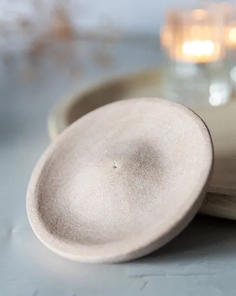 Oh Shanti Oh Shanti Räucherstäbchenhalter aus Sandstein – Produktbild 3 von 4