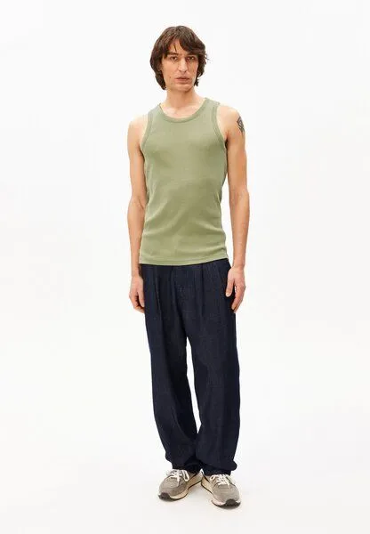 ARMEDANGELS ARMEDANGELS GMT DYE Herren Ripp-Top aus Bio-Baumwoll Mix, Fatigue green washed, – Produktbild 4 von 4