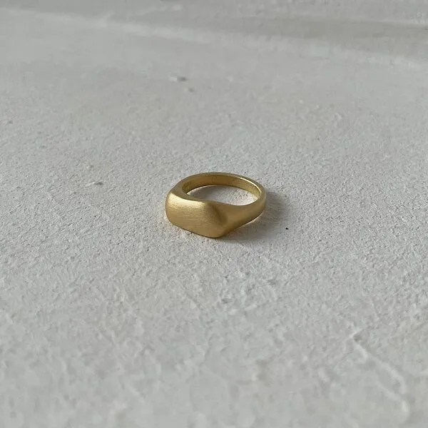 noemvri fashion label noemvri fashion label organischer Ring big, Gold matt, – Produktbild 1 von 4
