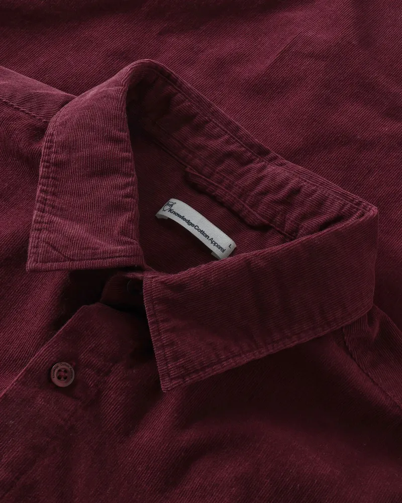 KnowledgeCotton Apparel KnowledgeCotton Apparel Herren vegan Hemd Regular Passform Cord Burgunderrot, Rot, – Produktbild 2 von 2