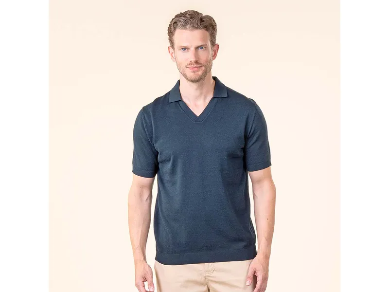 Living Crafts Living Crafts Bio-Herren-Polo-Shirt 'TAAROS' mit V-Ausschnitt, Midnight, – Produktbild 2 von 6