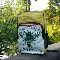 MoreThanHip MoreThanHip Laptop-Rucksack 15,6 Zoll aus recycelten Zement- oder Fischfuttersäcken - Trong – Produktbild 1 von 1